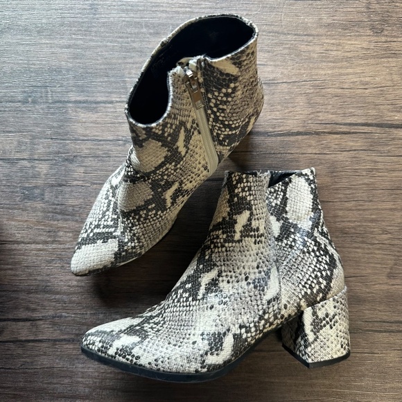 *MADDEN GIRL* Snake Print Dafni Booties Size 6.5 - Picture 3 of 10